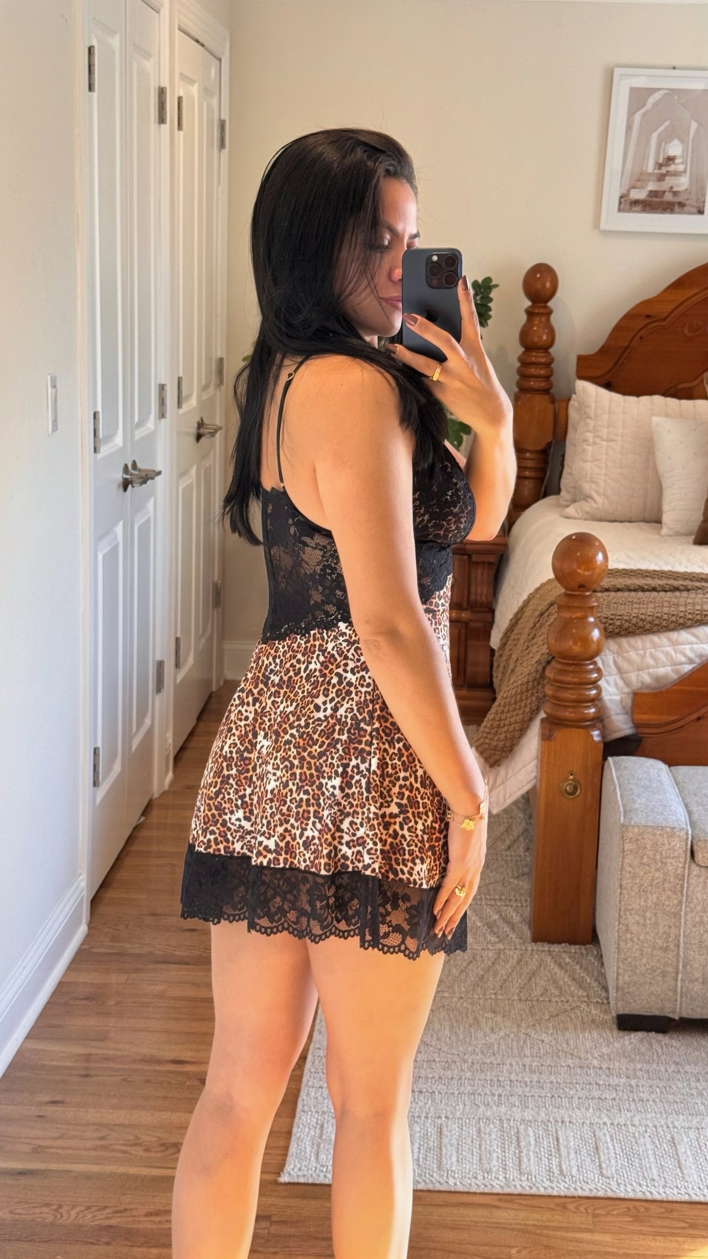 Camisola em poliamida renda preta com estampa de onça - Lingerie Brasileira / Jessica Lingerie