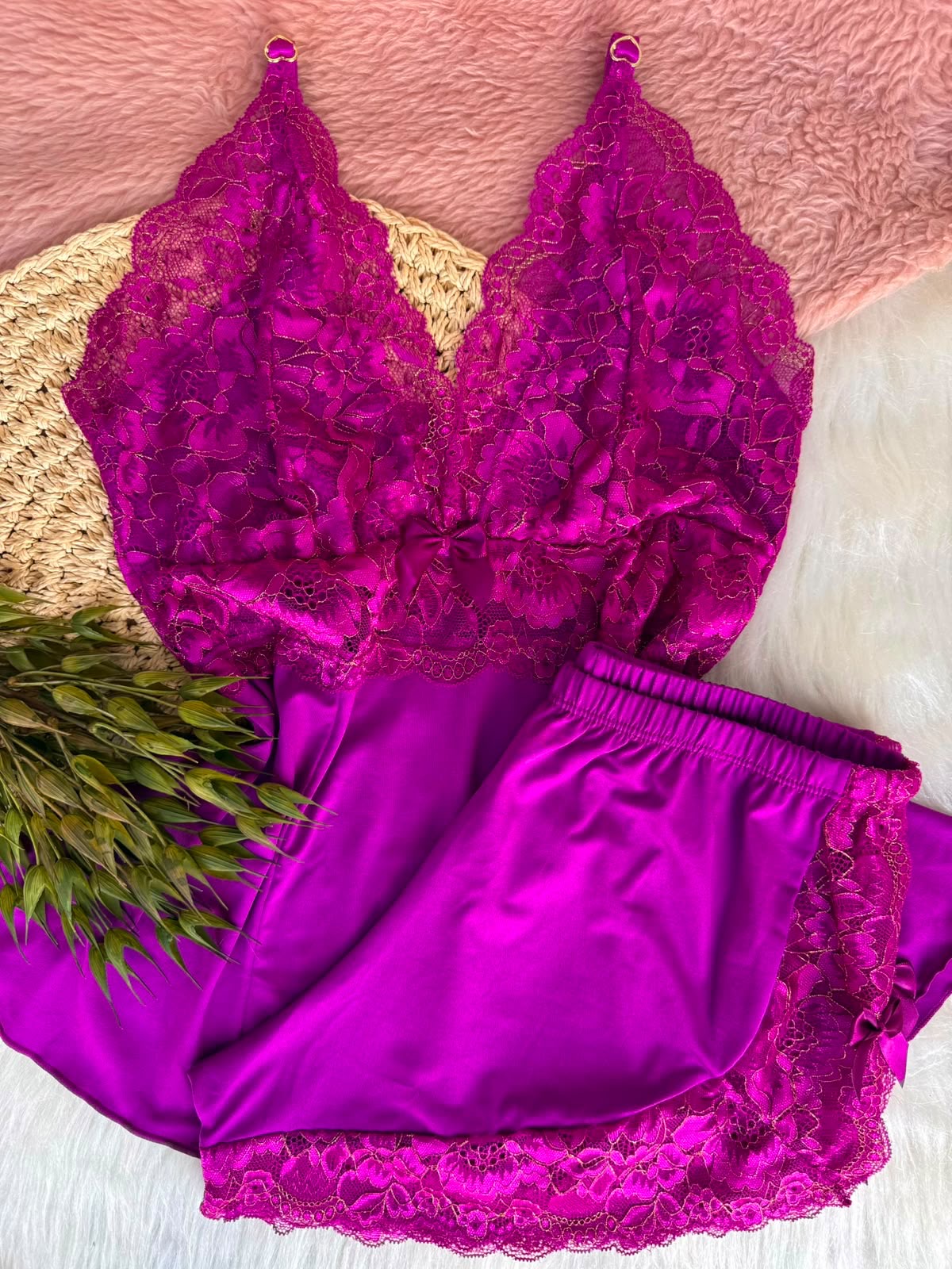 Babydoll fúcsia com fios dourados
