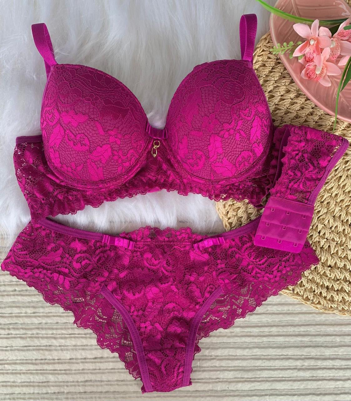 Conjunto Seduction 3 Peças em Renda – Sutiã + 2 Calcinhas