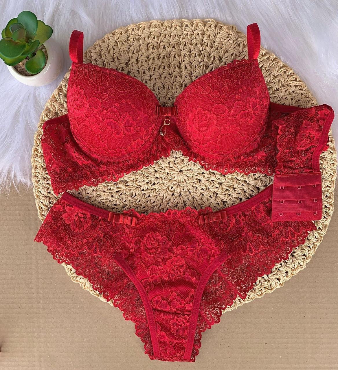 Conjunto Seduction 3 Peças em Renda – Sutiã + 2 Calcinhas